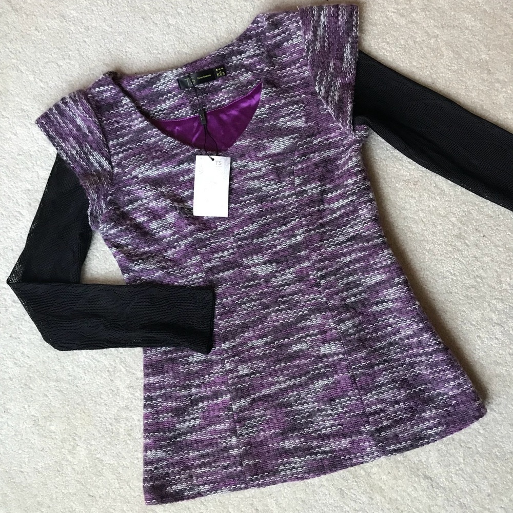 THREE SEASON’s fitted top with lace sleeves